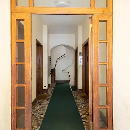 Apartment 3 Bedrooms, Sleeps 6, In A Residential Area *