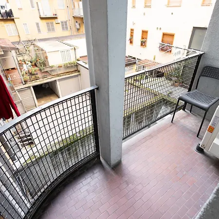 3 Bedrooms, Sleeps 6, In A Residential Area Apartment *