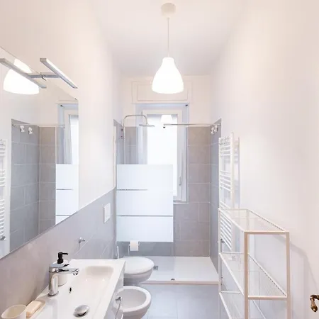 Apartment 3 Bedrooms, Sleeps 6, In A Residential Area *
