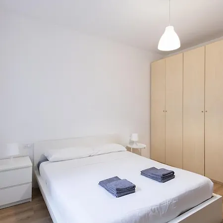 3 Bedrooms, Sleeps 6, In A Residential Area *