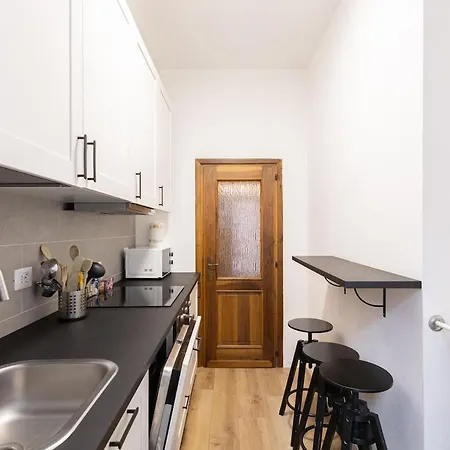 3 Bedrooms, Sleeps 6, In A Residential Area Apartment *