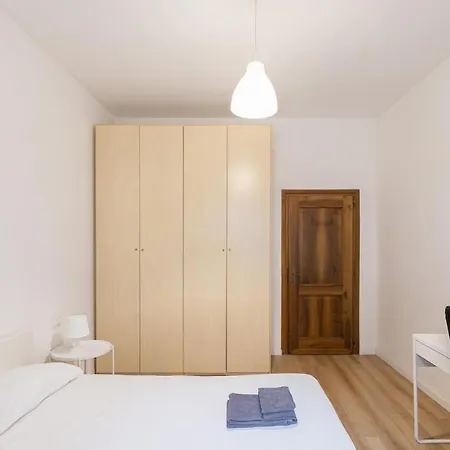 3 Bedrooms, Sleeps 6, In A Residential Area * Milan